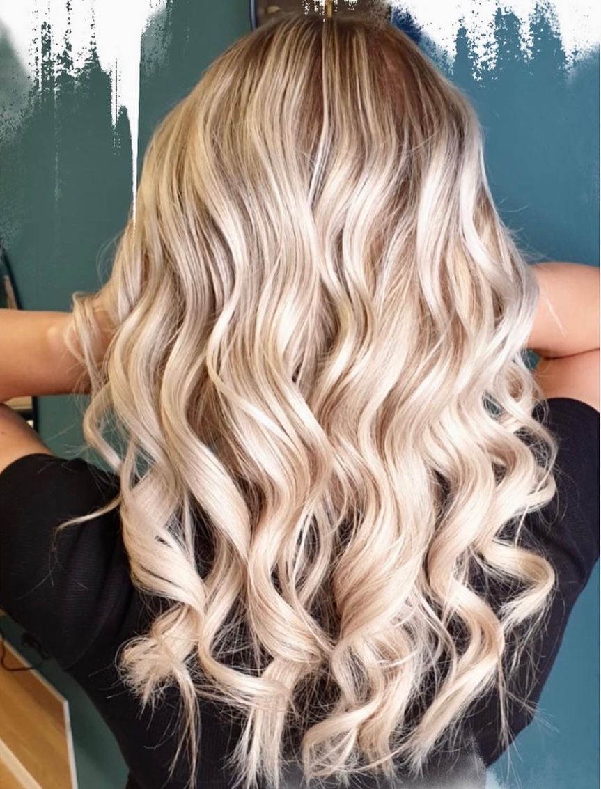 Blonde Lockenwellen